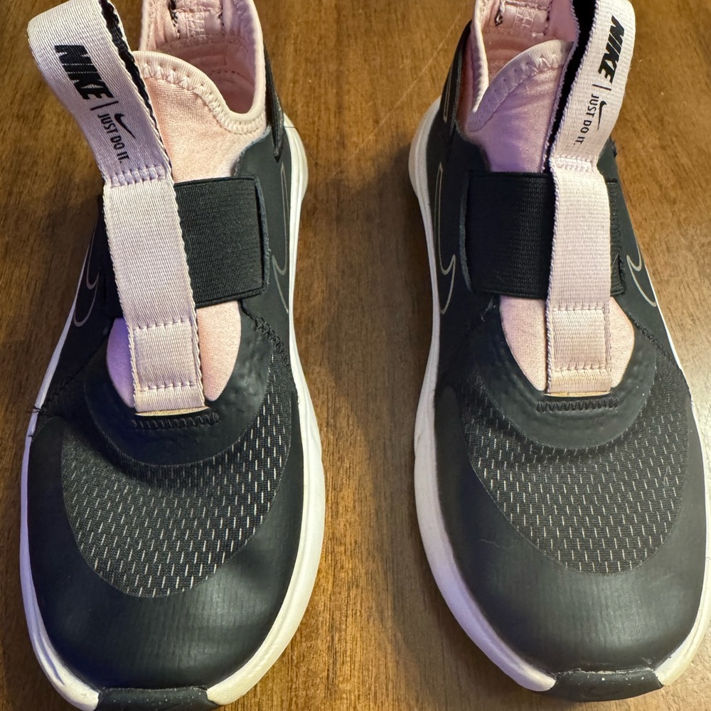 Nike Slip-On Shoes in Black and Pink